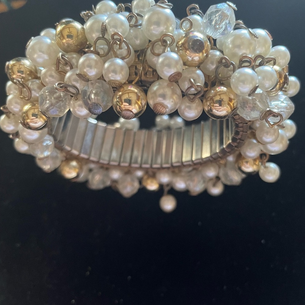 Vintage fun faux stretch pearls